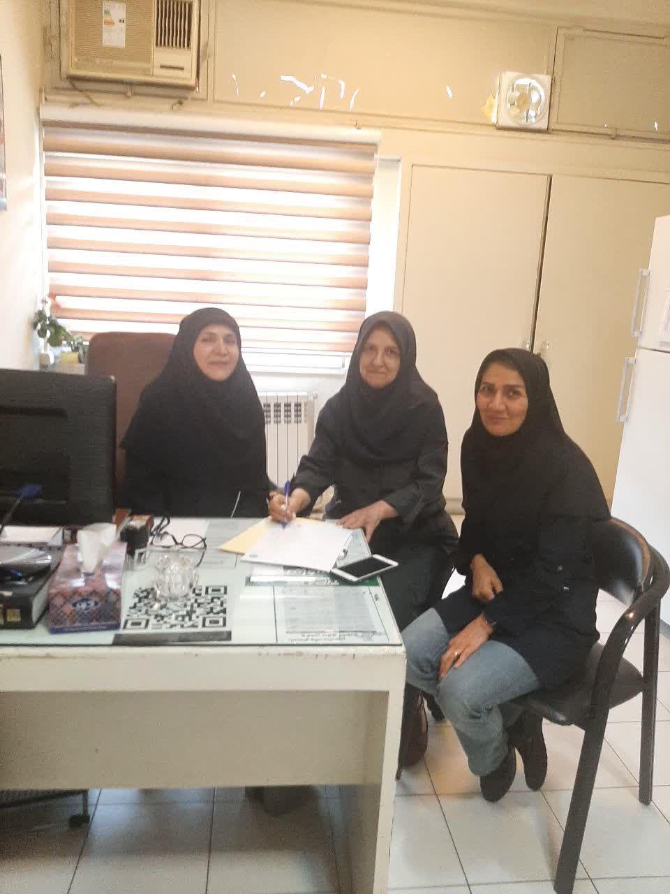  هم‌افزایی برای ارتقای سلامت جامعه و نشست هماهنگی هفته سلامت و هفته ملی جمعیت با تمرکز بر نقش رسانه مرکز بهداشت شمال غرب 2 دانشگاه علوم پزشکی ایران در مرکز سلامت دانشگاه تهران برگزار شد 